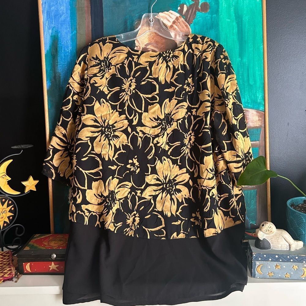 Elegant Black and Gold Floral Women's Blouse XL Hi Low - Picture 12 of 16